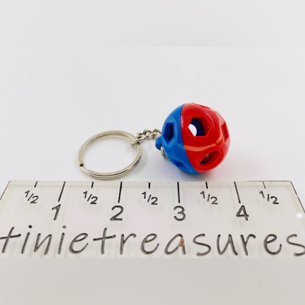 Tupperware keychain shape o ball red & blue new in sealed bag Tinietreasures